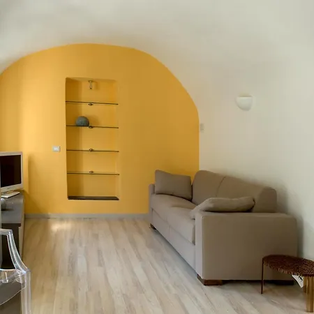 - Di Castelbianco *